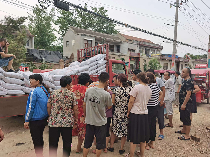高标准农田土壤改良项目   有机肥发放